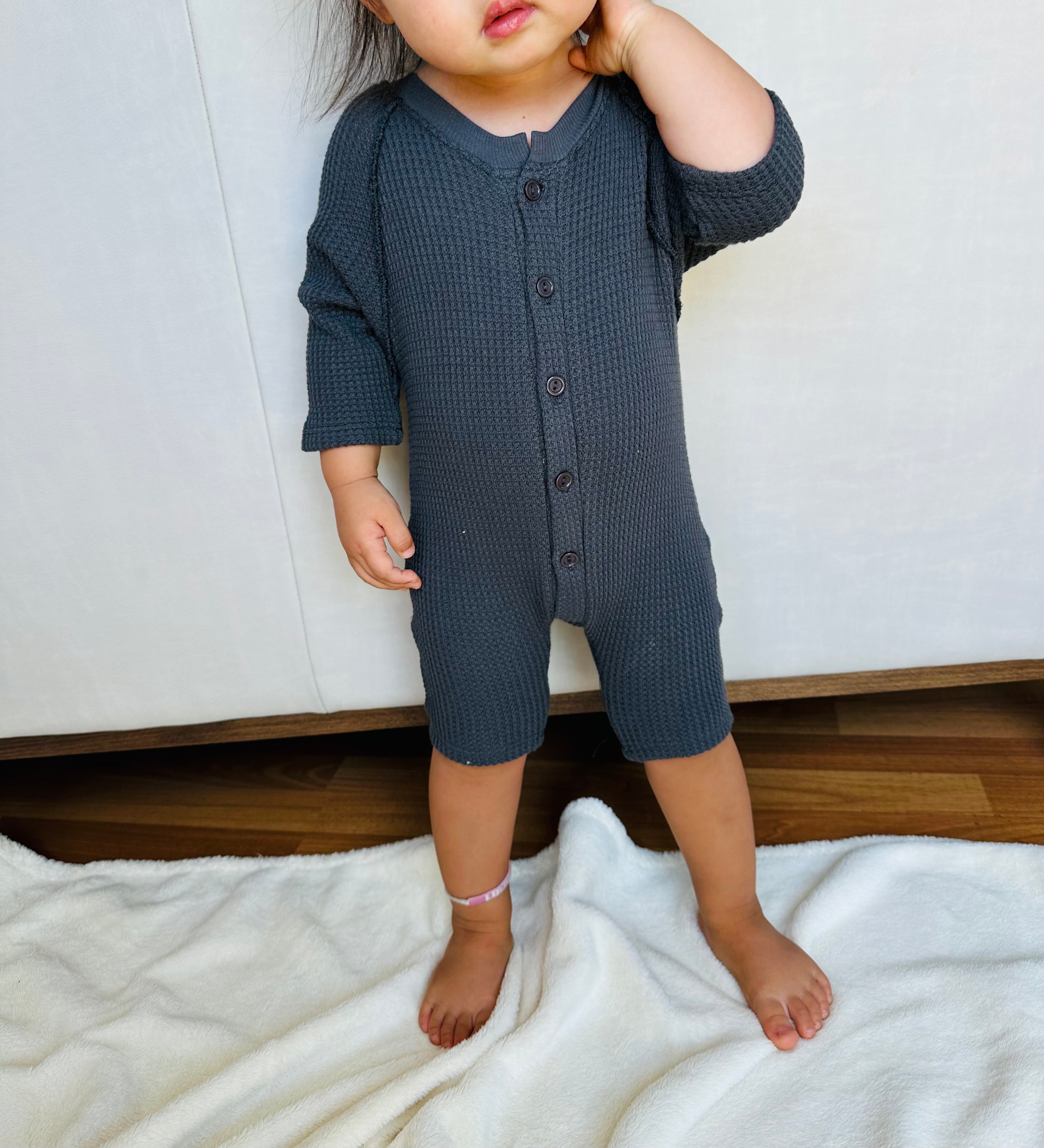 BABY BUTTON DOWN ONESIE (FOG)