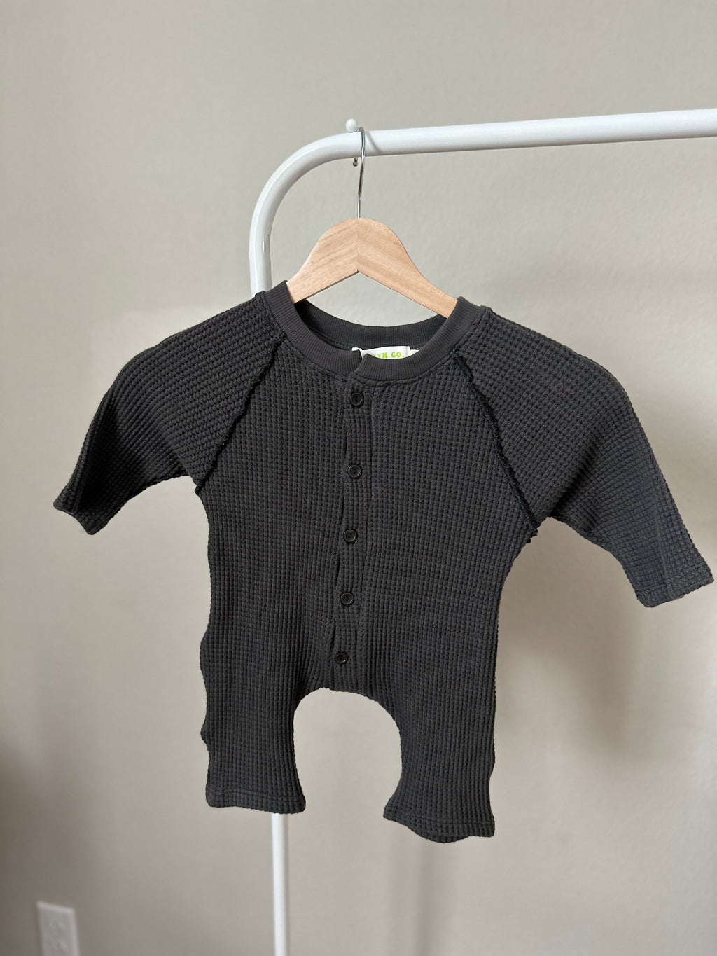 BABY BUTTON DOWN ONESIE (FOG)